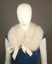 Load image into Gallery viewer, Toqué Montréal, FOX FUR COLLAR