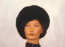 Load image into Gallery viewer, Style 510 Fur beret made with Mink
