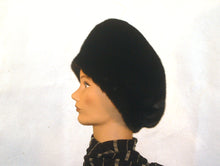 Load image into Gallery viewer, Style 510 Fur beret made with Mink
