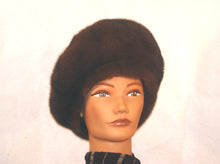 Load image into Gallery viewer, Style 510 Fur beret made with Mink
