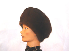 Load image into Gallery viewer, Style 510 Fur beret made with Mink
