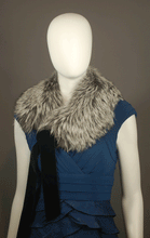 Load image into Gallery viewer, Toqué Montréal, FOX FUR COLLAR
