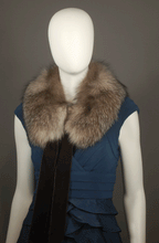 Load image into Gallery viewer, Toqué Montréal, FOX FUR COLLAR
