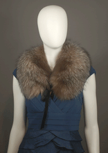 Load image into Gallery viewer, Toqué Montréal, FOX FUR COLLAR
