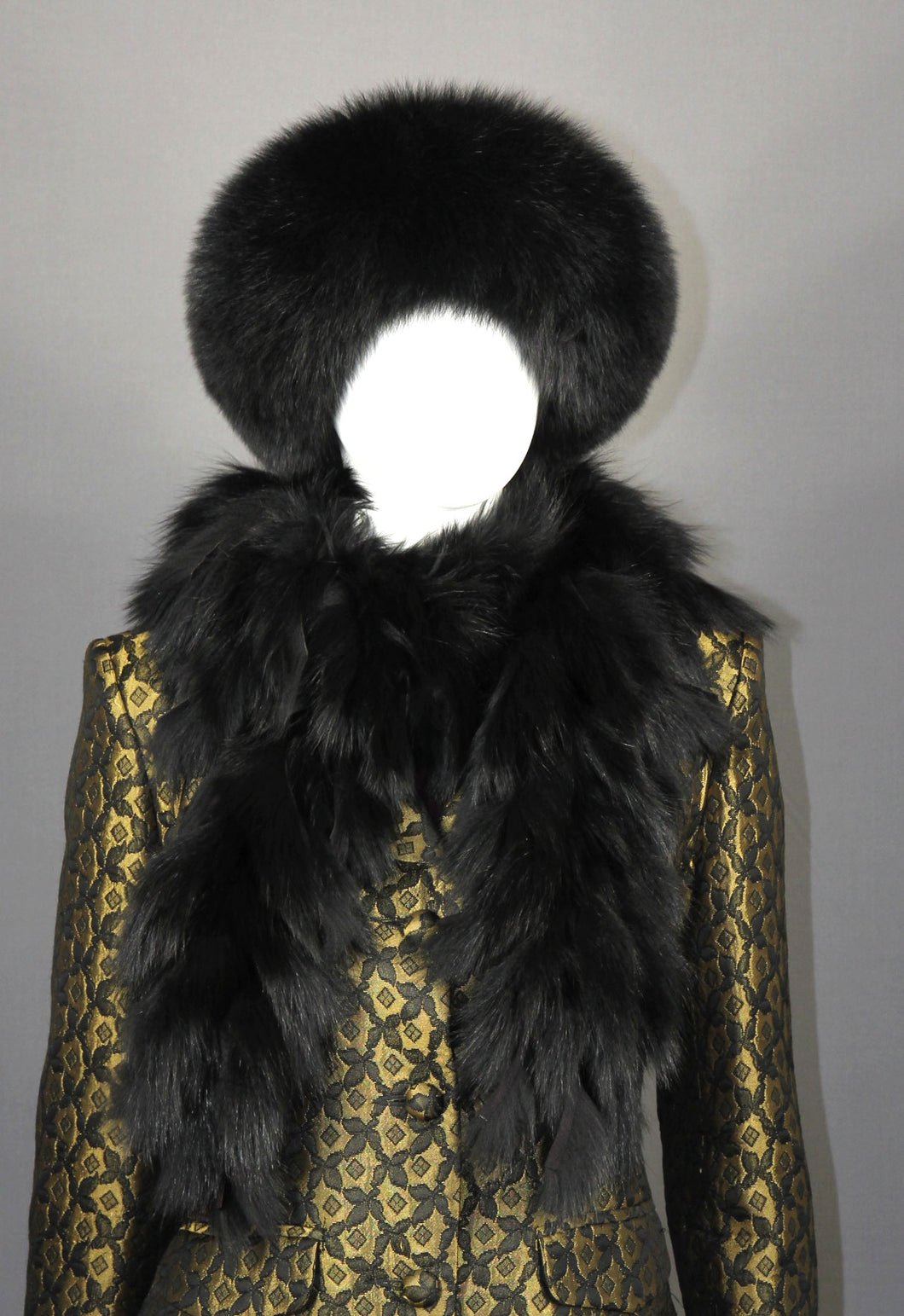 Fur feather boa in Black fox fur